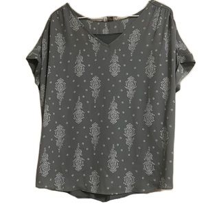 Loft, V. Neckline, Rolled Sleeves, Uneven Hem Top, Gray/White, Medium